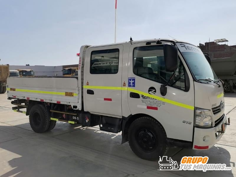 Arriendo de Hino DUTRO (Doble Cabina) - Camión baranda.